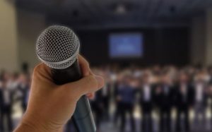 Mindset public speaking yang efektif saat tampil presentasi