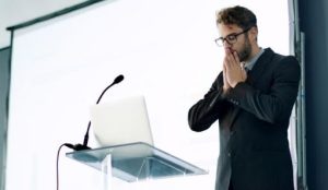 cara mengatasi gugup saat berbicara di depan umum yang efektif