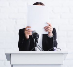 cara mengatasi rasa takut berbicara di depan umum juru bicara