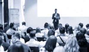 cara mengendalikan audiens dalam public speaking