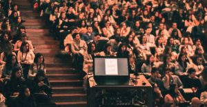 cara mengendalikan audiens dalam public speaking ala juru bicara indonesia