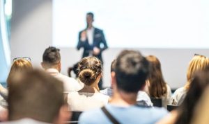 mengoptimalkan public speaking untuk pengembangan diri juru bicara indonesia