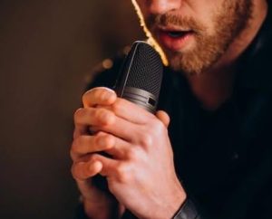 teknik vokal dalam public speaking yang efektif