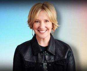 tips cara berbicara di panggung Brene Brown