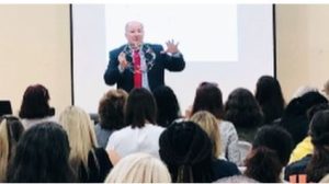 pelatihan cara berbicara Aturan Tiga dalam Komunikasi yang efektif