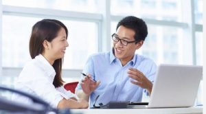 Cara Efektif Mengembangkan Komunikasi Asertif di Dunia Kerja