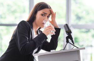 solusi atas kekuatiran berbicara Mengatasi Kecemasan Berbicara di Depan Umum