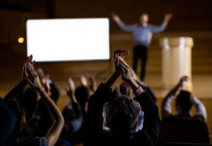 cara membujuk audiens strategi mempengaruhi audiens