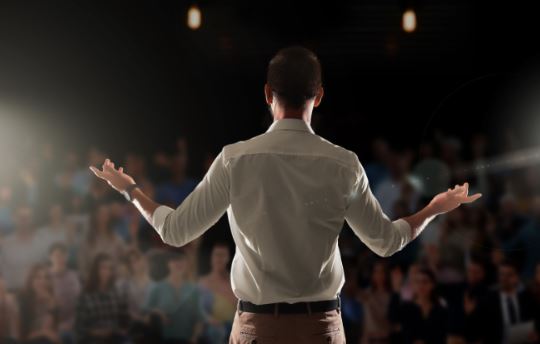 cara mengendalikan audiens dalam public speaking juru bicara indonesia