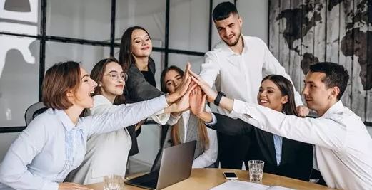 Cara Efektif Mengembangkan Komunikasi Asertif ala Juru Bicara Indonesia