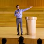 Aturan Tiga dalam Pidato JFK: Seni Menyampaikan Pesan yang Kuat dan Berkesan