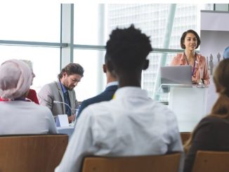 tips public speaking dalam presentasi bisnis yang efisien